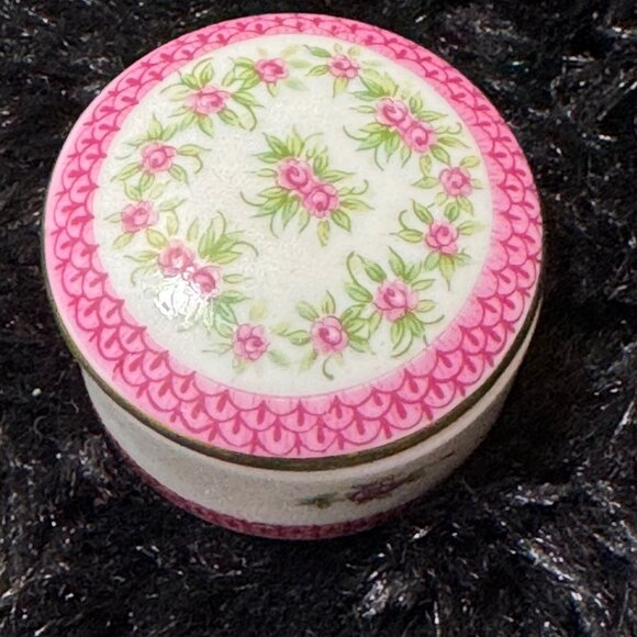 Vintage Ceramic Floral Trinket Box With Pink Rose Pattern & Gold Trim #2024 - Picture 1 of 5